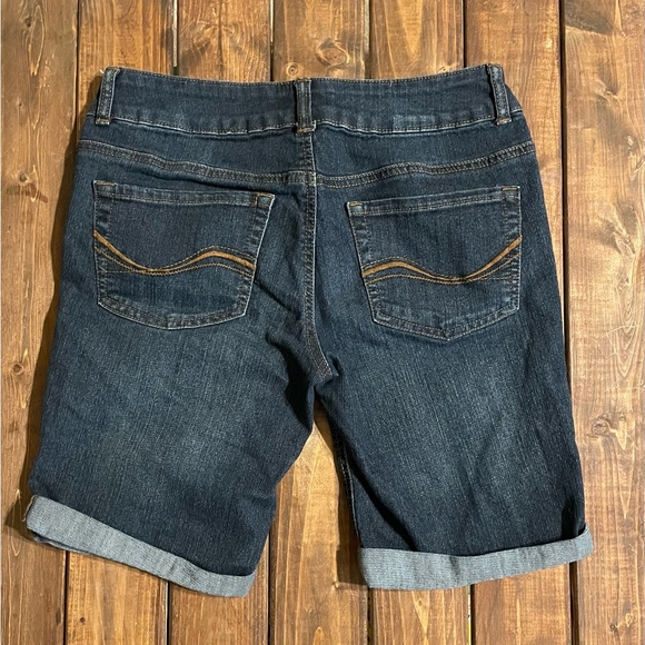 So dark wash Jean shorts | new condition | - Picture 5 of 6